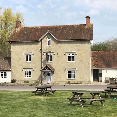 Bed and Breakfast The Benett Arms Shaftesbury Esterno foto